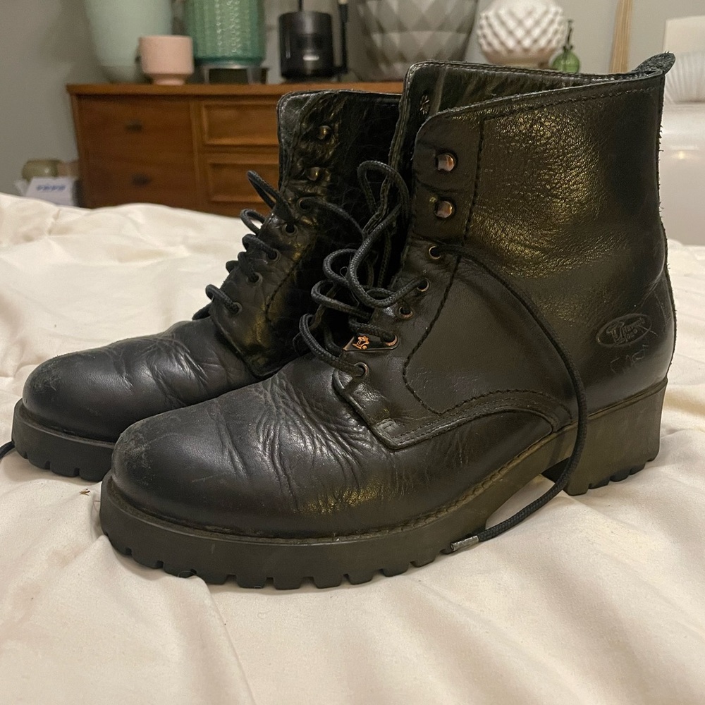 Chunky grunge 90’s boots